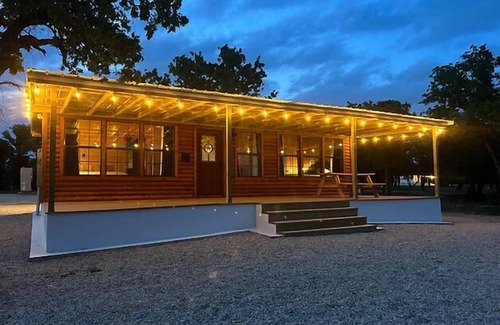 Albany Cabin | The Reel Deal on Hubbard Shores