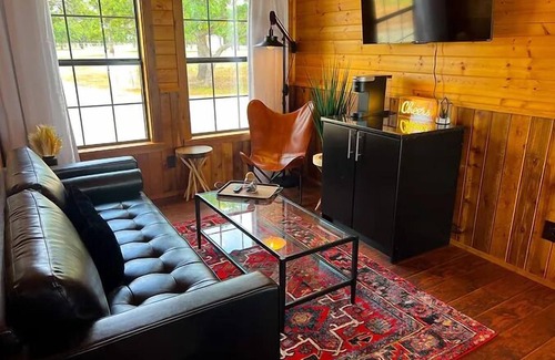 Albany Cabin | The Reel Deal on Hubbard Shores