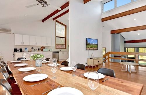 Pokolbin House | The Reserve Homestead walk to vineyards and restaurants and Concerts