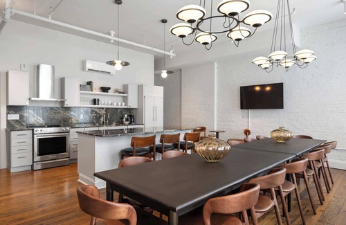West Main Historic District Apartment | The Reserve on Main | Private Luxe Floor 12 guests