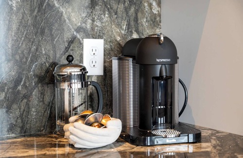 West Main Historic District Apartment | The Reserve on Main | Private Luxe Floor 12 guests