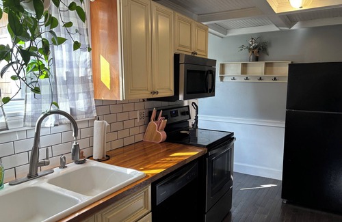 Warwick Cottage | The Retreat at Rocky Point!