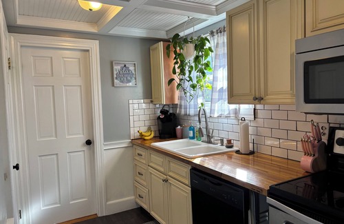 Warwick Cottage | The Retreat at Rocky Point!