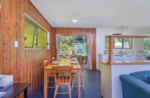 Ferry Landing Cottage | The Retreat - Front Beach Bach