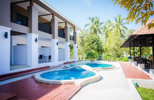 Khuk Khak Beach Hotel | The Retreat Khaolak Resort - SHA Extra Plus