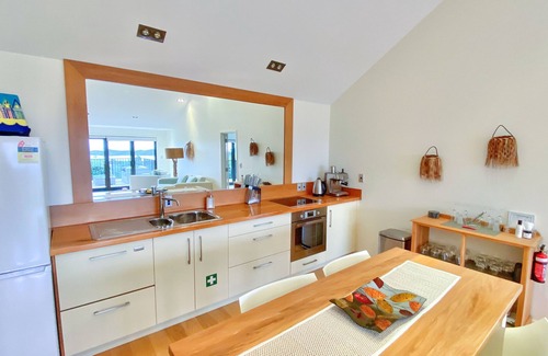 Te Ngaire House | The Retreat: Luxury Villa - 1 bedroom