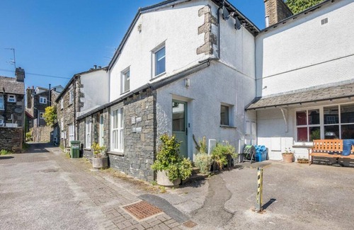 Windermere Apartment | The Retreat, steps from amenities, short walk from Lake Windermere. Eco Friendly
