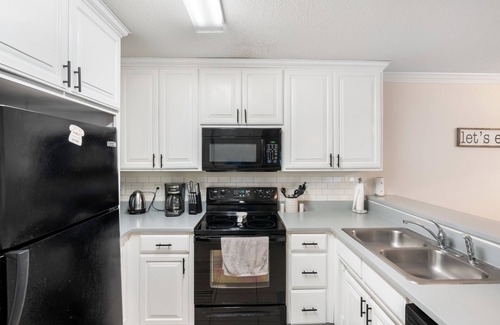 Valdosta House | The Reveille Retreat – Pet-Friendly 3BR w/Grill & Yard, Near Moody AFB