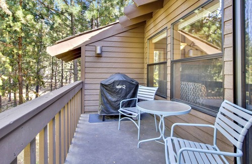Sunriver Condo | The Ridge at Sunriver - Condo #44 - Access provided to onsite seasonal swimming pool & tennis facilities, year-round hot tub plus 4 bikes