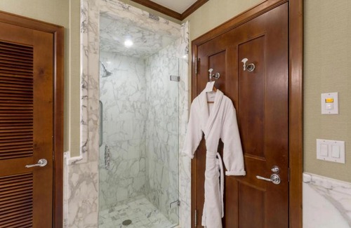 Aspen House | The Ritz-Carlton Club, 3 Bedroom Residence 8202, Ski-in & Ski-out Resort in Aspen Highlands