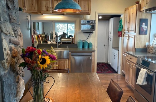 Condon Cabin | The River House Wedding & Event Venue