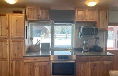 Condon Cabin | The River House Wedding & Event Venue