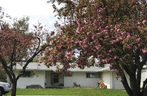 Quesnel House | The Riverwalk House, WALK DOWN Suite