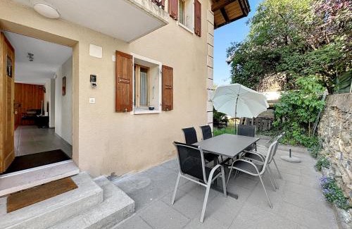 Salins Apartment | The Rock House