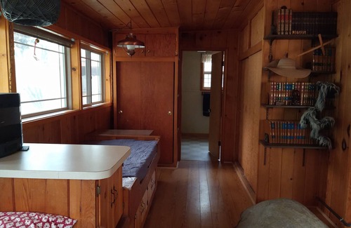 Kernville Cabin | The Rock House: Cozy cabin right on the river!