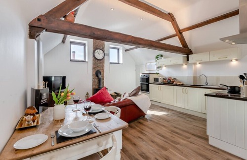 Normanby House | The Roost - One Bedroom House, Sleeps 2