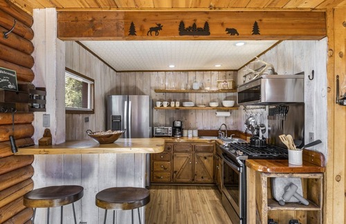 Idyllwild Cabin | The Rose Cabin with a spa