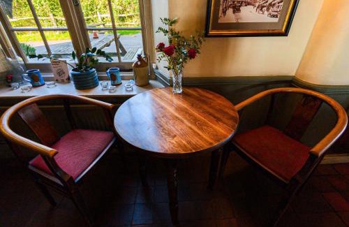 Sherborne Hotel | The Rose & Crown In Trent