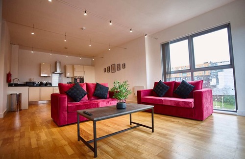 Manchester Apartment | The Rose Quartz Suite