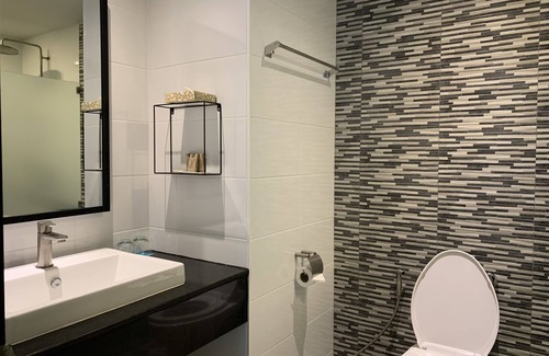 Bang Phlat Hotel | The Royal River Hotel