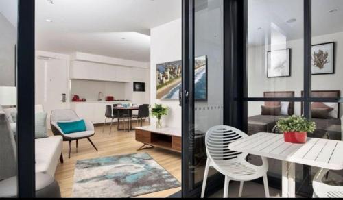 Surfers Paradise Apartment | The Ruby Retreat Surfers