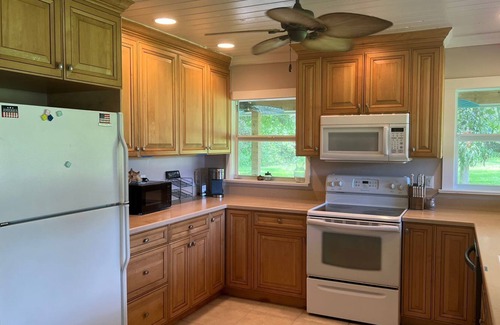 Fort Pierce House | The Rustic Retreat: A quaint cottage in nature's embrace
