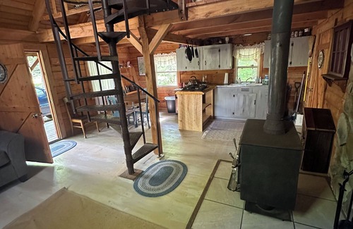 Hillsgrove Cabin | The Rustic Woodzie at Elk Creek Escape