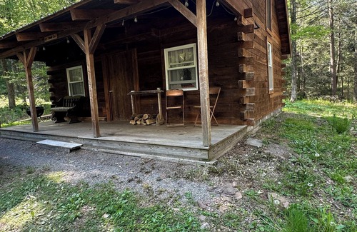 Hillsgrove Cabin | The Rustic Woodzie at Elk Creek Escape