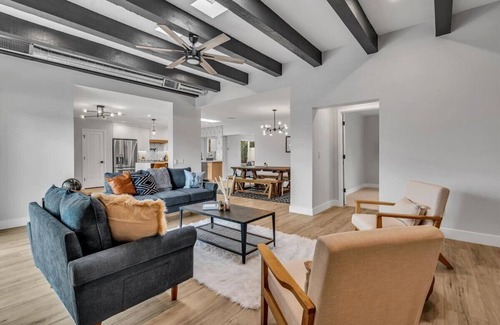 Raskin Estates House | 🌵The Saguaro Sanctuary! Relaxing Retreat with Heated Pool! 🌵With Casita!