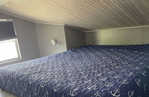 Dandridge RV Rental | The Sailboat! Lakeside Tiny Cottage with private dock and firepit!