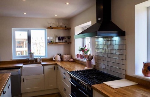 East Wittering House | The Sails a beautifully presented chalet bungalow with