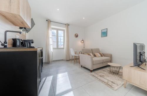 Sainte-Foy-les-Lyon Apartment | The Sainte Marguerite - Charming 2-person apartment in Sainte-Foy-lès-Lyon
