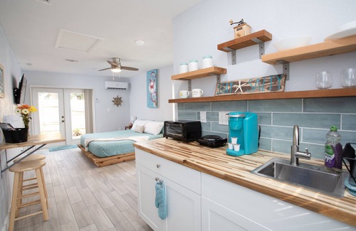 Lakewood Estates Apartment | The Salty Crab Studio