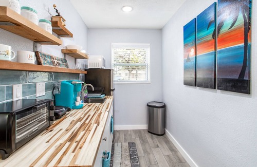 Lakewood Estates Apartment | The Salty Crab Studio