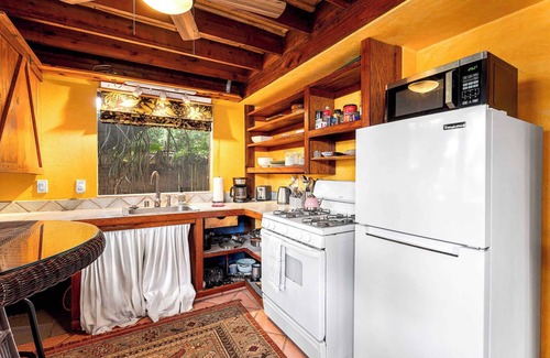 Kahaluu Bay House | The Salty Jungle Kona