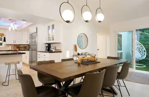 Costa Mesa House | The Sanctuary: Stunning 4B Getaway+ Backyard Oasis