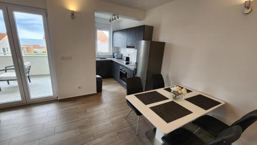 Brinje Apartment | The Sands LUXE Pool Aparthotel 4