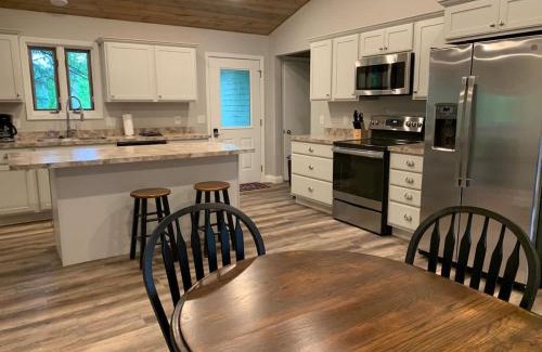 Ashtabula House | The Sansa Suite at Brants Apple Orchard