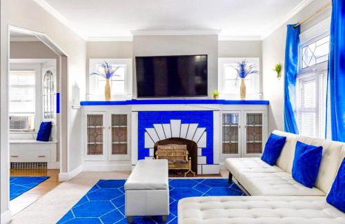 Old Brooklyn House | The Sapphire Haven - Your Old Brooklyn Oasis Awaits Families, Couples, Business Travelers Near Downtown With Parking, 300 MB WiFi & Self Check-In