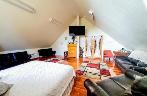 Cave Junction House | The Sasquatch Loft