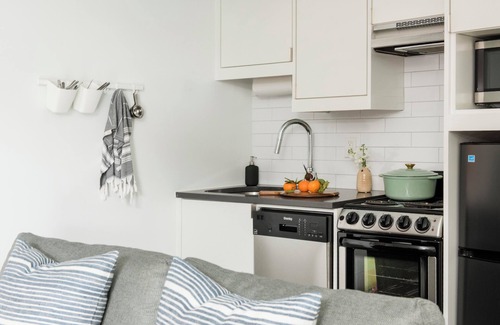 Poncey-Highland Apartment | The Scarlet - Downtown Balcony Skyline