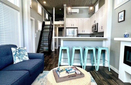 Clermont House | The Sea Glass House - Lakeside Tiny Home Near Orlando