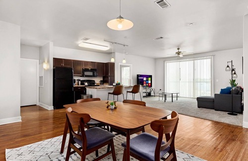 King William Apartment | The Selena: Riverwalk Loft