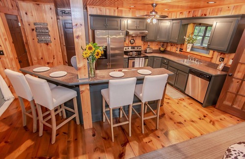 Fountain Run Cabin | The Shady Pine @ Barren River Lake,KY~Luxury Cabin, NOW BOOKING FOR THE HOLIDAYS