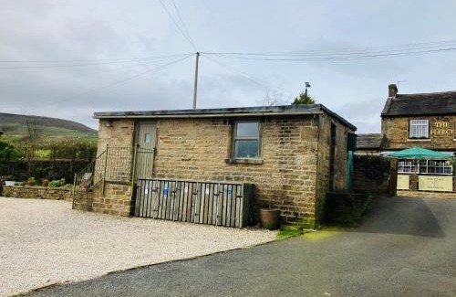 Holmfirth House | The Shearer's Hut