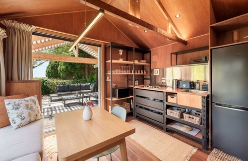 Matapihi Cabin | The Shed Guest House