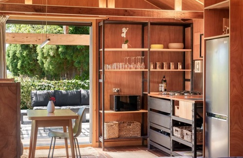 Matapihi Cabin | The Shed Guest House