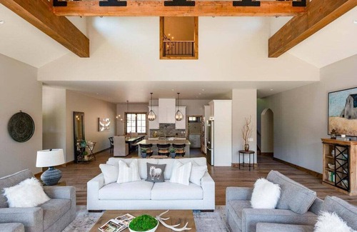 Sun Valley House | The Sheepbend Home - Luxury Home Steps to River!