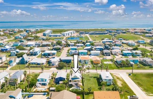 Shibui Sands House | The Shell House! Private Pool! TIKI HUT BAR in back yard!