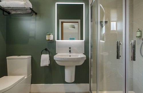 Weybourne Bed & Breakfast | The Ship Inn